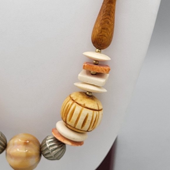 Wooden Brown White Beaded Chunky Necklace Gold Tone Metal Hook Clasp 28 in - Picture 8 of 10